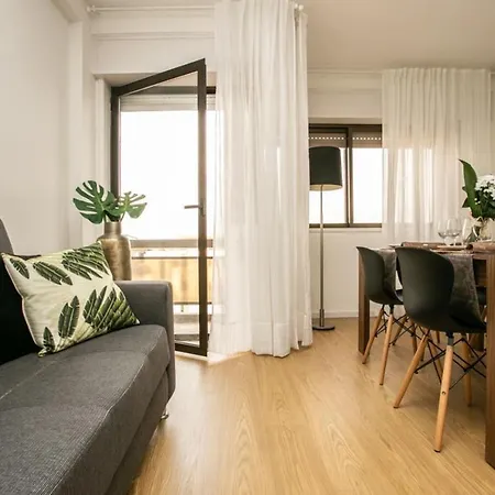 Aposentus - Elegant Functionality Downtown Porto
