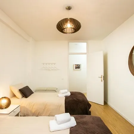 Aposentus - Elegant Functionality Downtown Appartement *