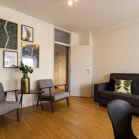 Aposentus - Elegant Functionality Downtown *