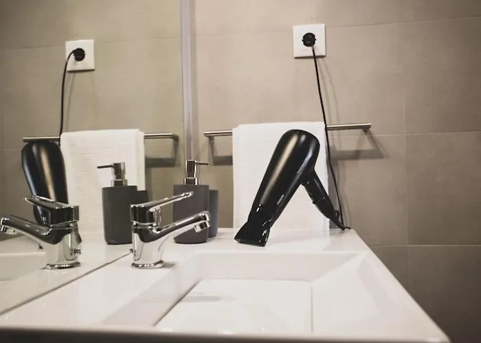 Aposentus - Elegant Functionality Downtown *