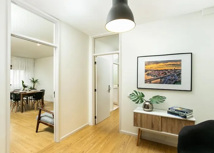 Aposentus - Elegant Functionality Downtown Apartman