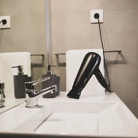 Aposentus - Elegant Functionality Downtown *