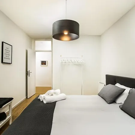 Aposentus - Elegant Functionality Downtown *