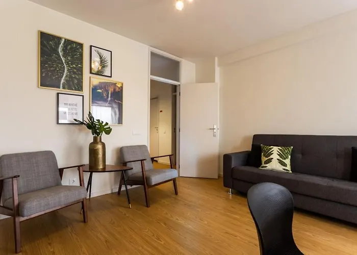 Aposentus - Elegant Functionality Downtown *