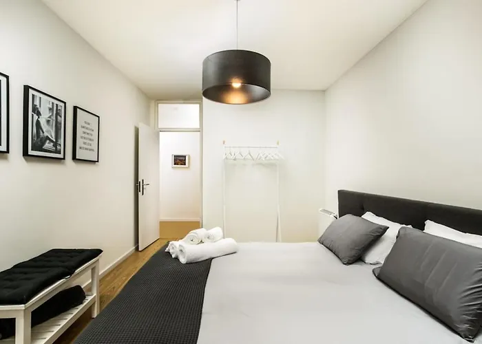 Aposentus - Elegant Functionality Downtown *