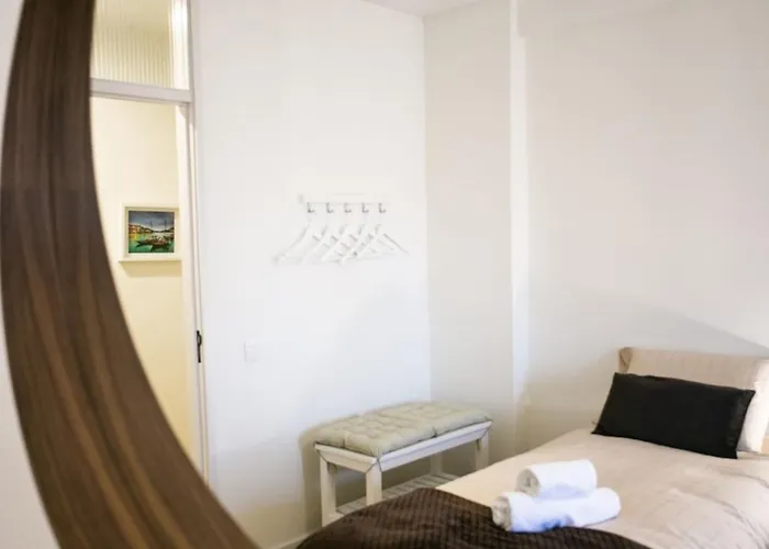 Aposentus - Elegant Functionality Downtown Apartmán